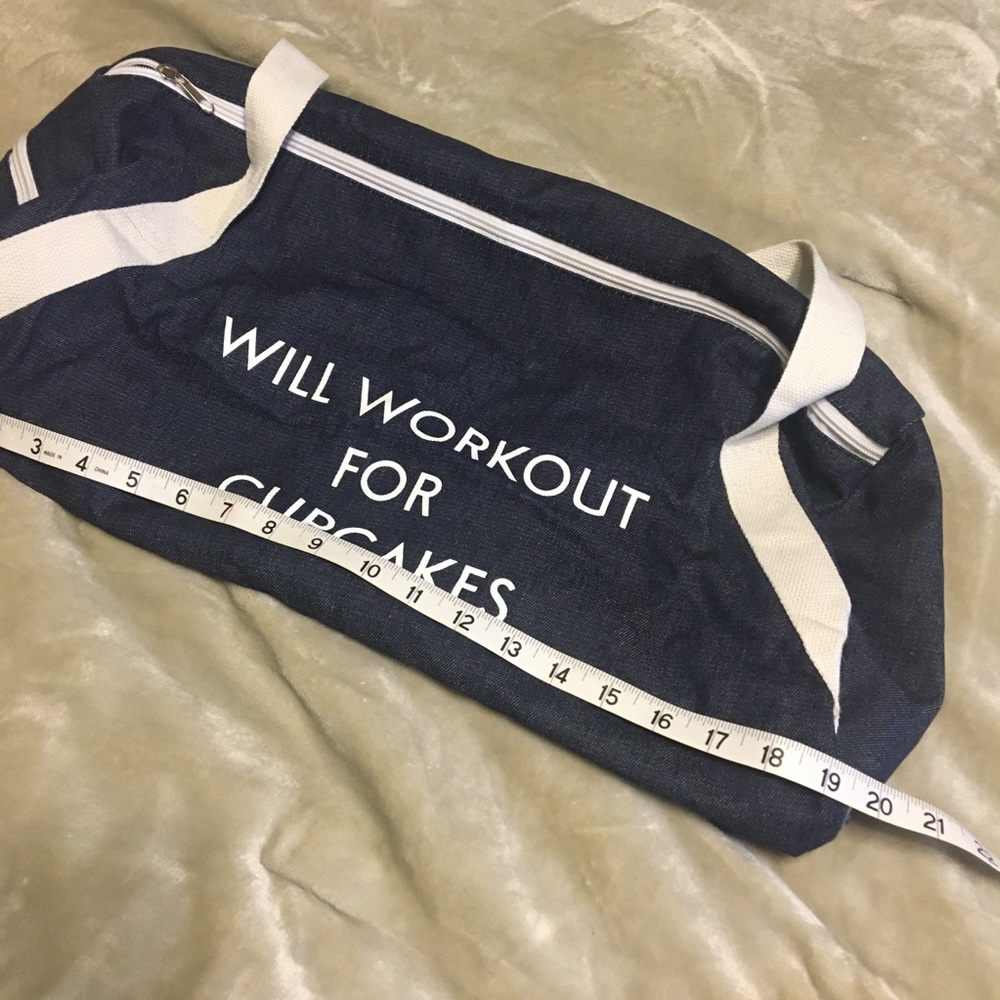 Will workout for cupcakes duffle bag - Picture 3 of 6